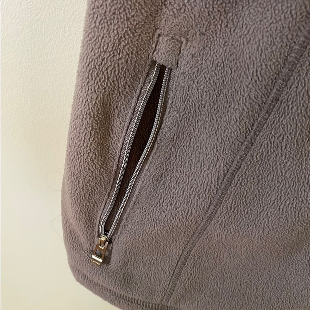 Calvin Klein Performance Women’s XL Tan/Taupe Fleece Vest Zip Pockets Quick Dry - Picture 3 of 8